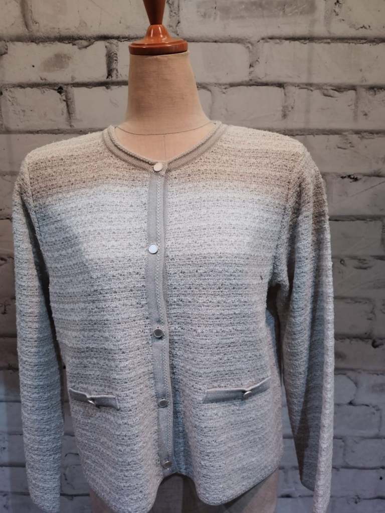 お食事会やお出かけに。ふんわりジャガード編みカーディガン