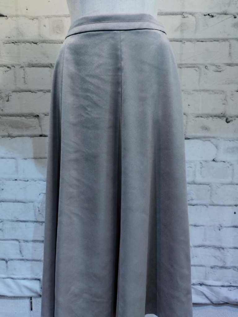 スエードライクフレアースカート