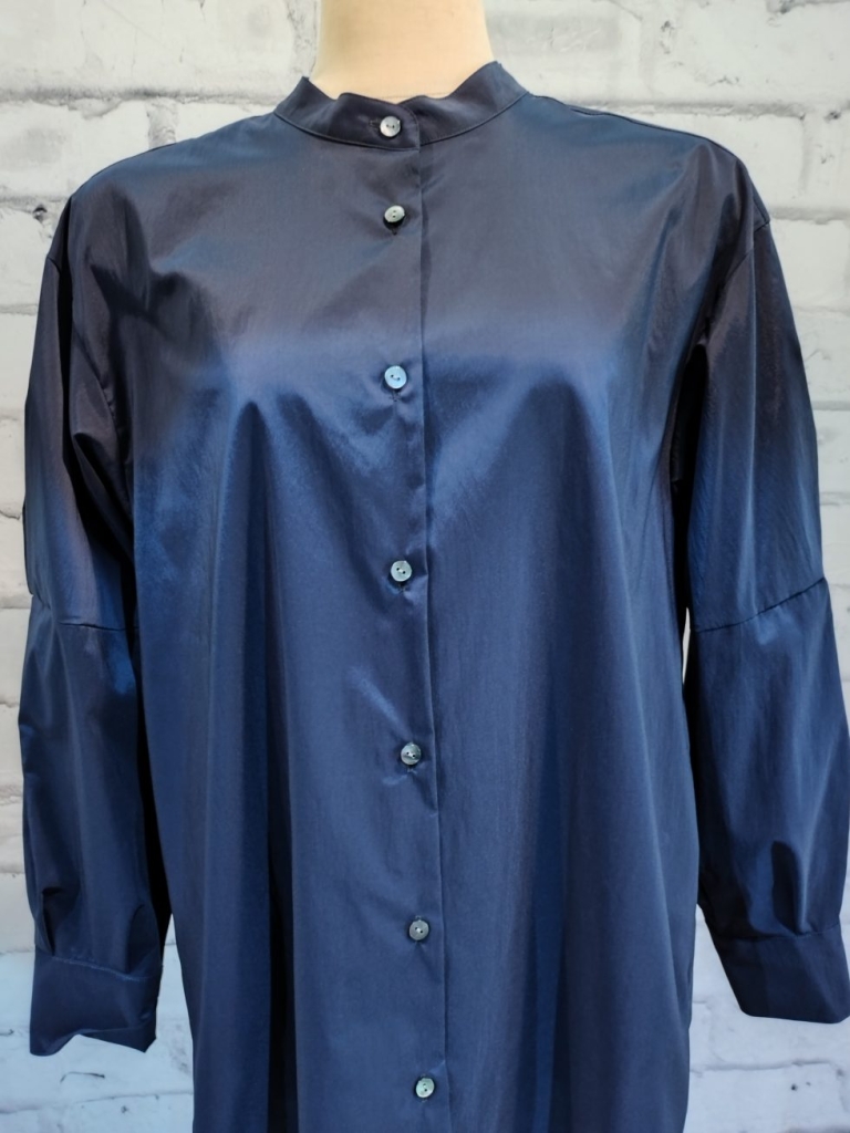 １枚でも。重ね着にも使えるタックスリーブブラウス